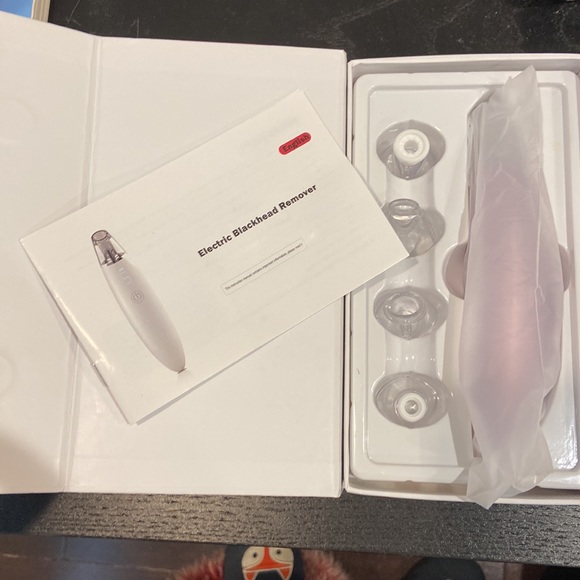 Blackhead Remover Vacuum - Picture 3 of 5